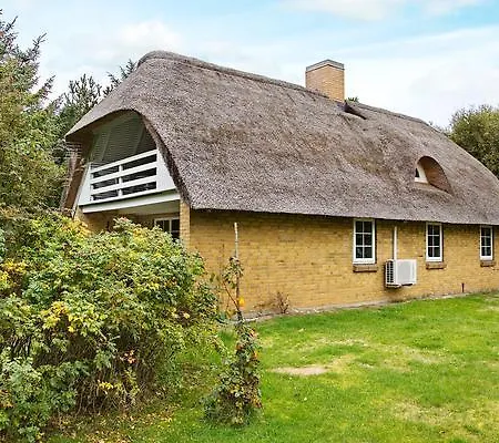 Four-bedroom Holiday In 18 * Ulfborg