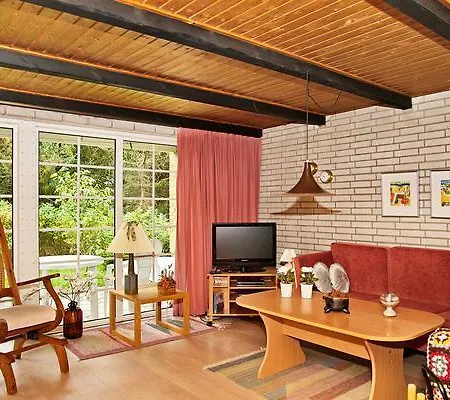 펜션 Four-bedroom Holiday In 18